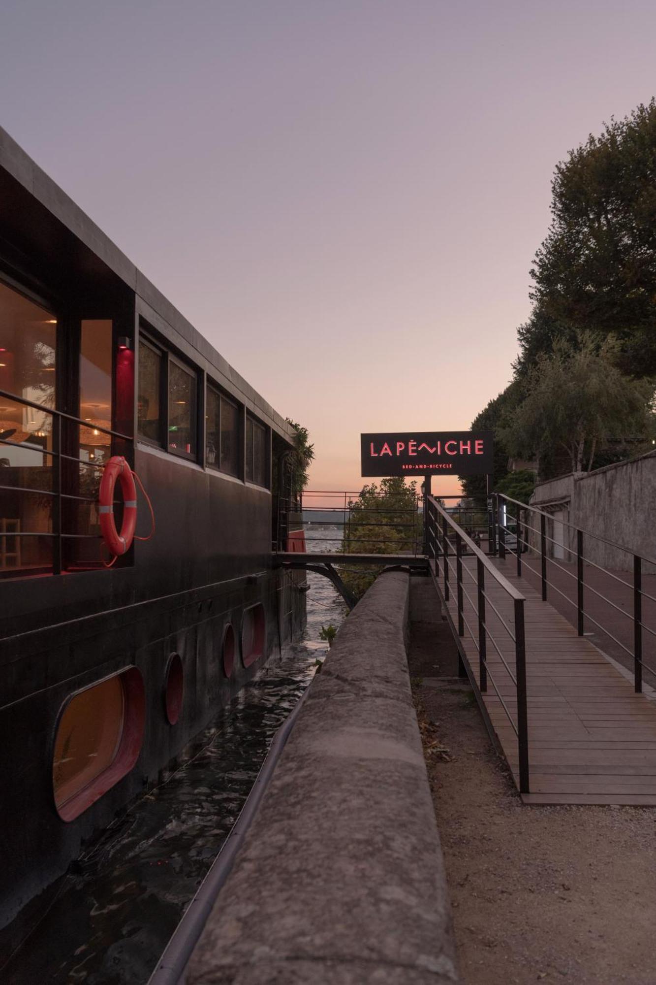 La Peniche - Bed And Bicycle - Vienne Hotel ภายนอก รูปภาพ