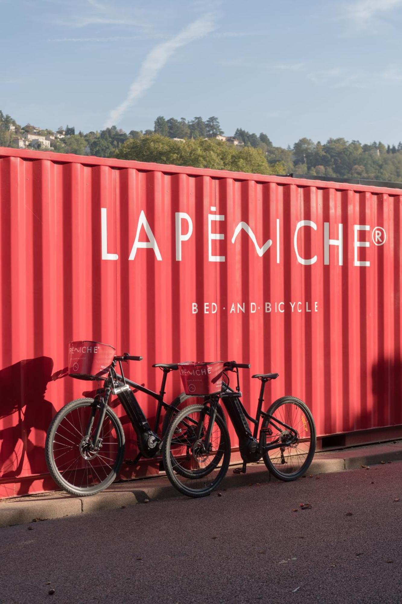 La Peniche - Bed And Bicycle - Vienne Hotel ภายนอก รูปภาพ